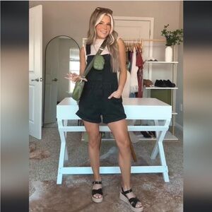 Free People SUPER TRENDY Black Fitted NWT
Denim Shortalls / Overall